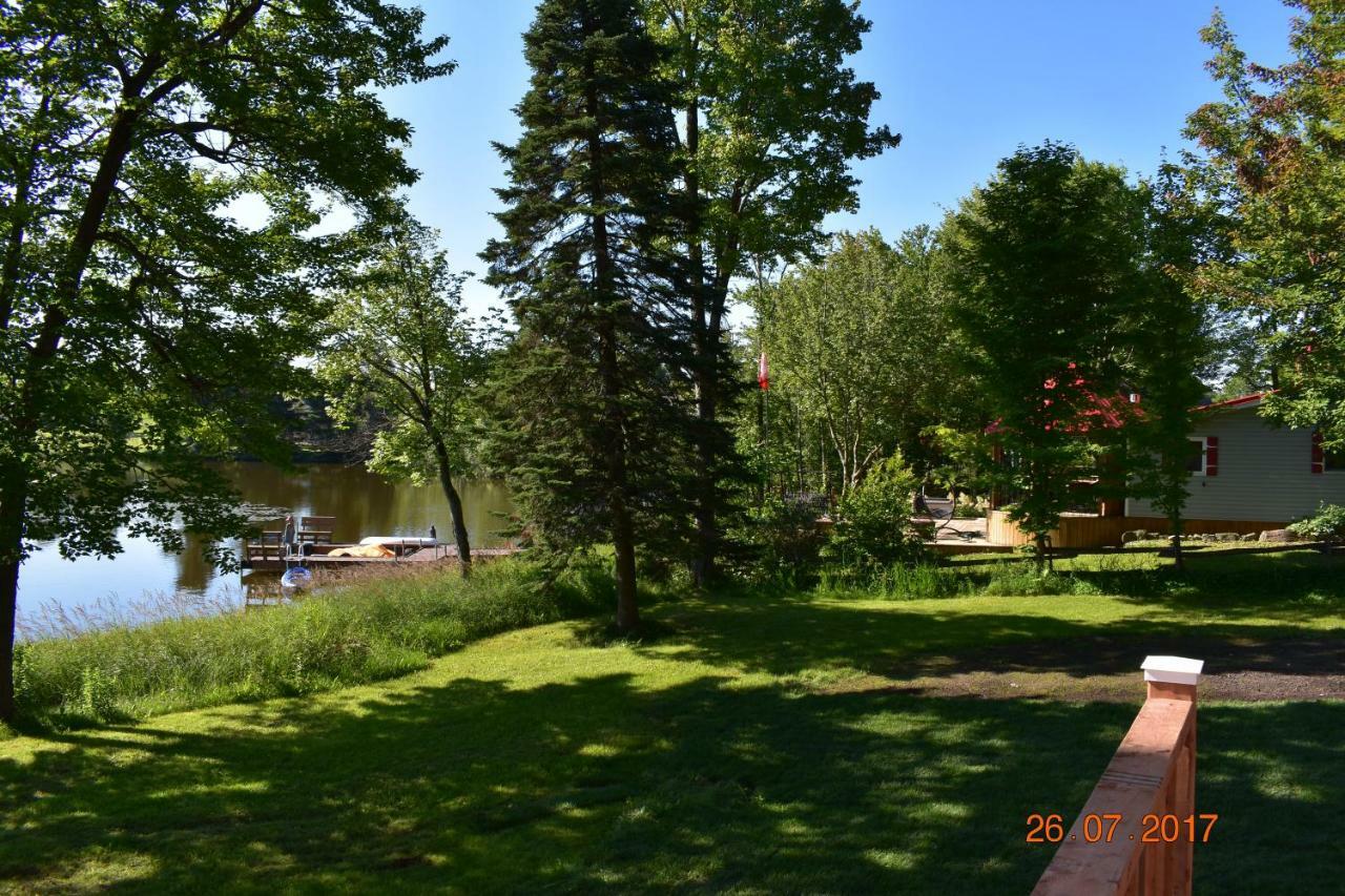 Domaine Henri-Daze Villa Saint-Pierre-Baptiste Exterior photo